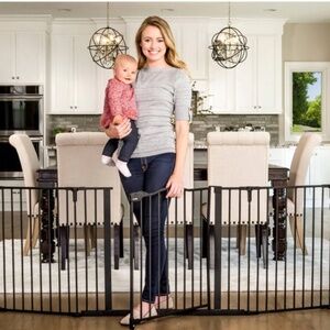 Regalo wide span safety gate